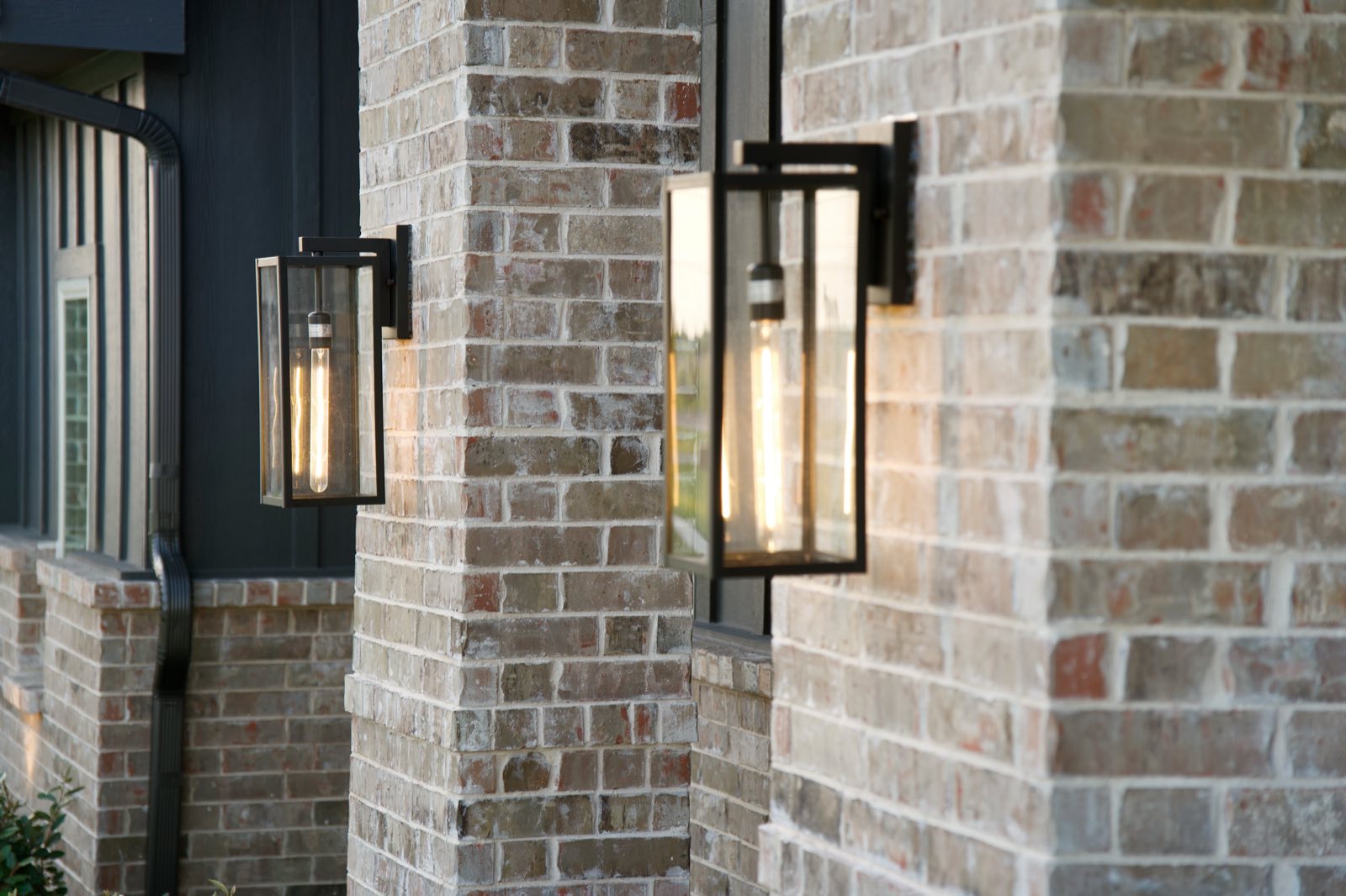 Exterior lantern fixtures on brick, Ellis County
