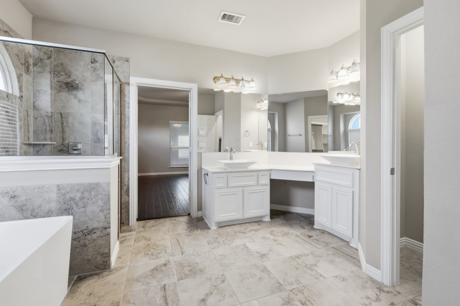 Primary bathroom with soaking tub and vanity, Ellis County